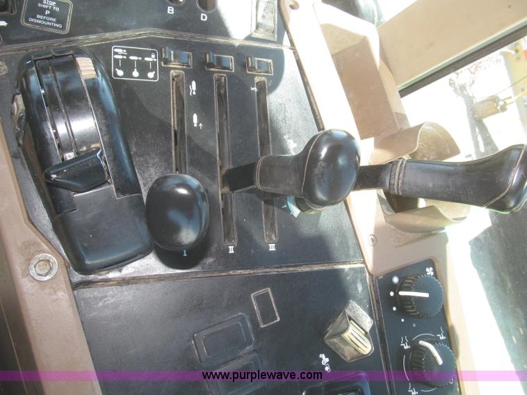 image for item F7337 1998 John Deere 7810 MFWD tractor