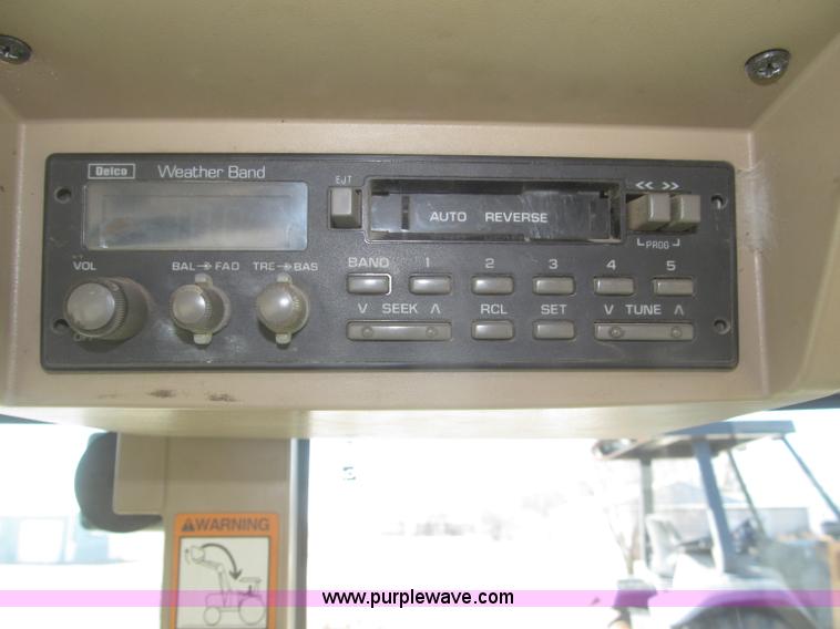 image for item F7337 1998 John Deere 7810 MFWD tractor