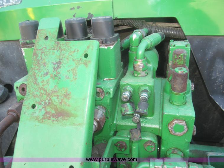 image for item F7337 1998 John Deere 7810 MFWD tractor