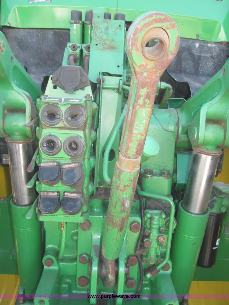 image for item F7337 1998 John Deere 7810 MFWD tractor