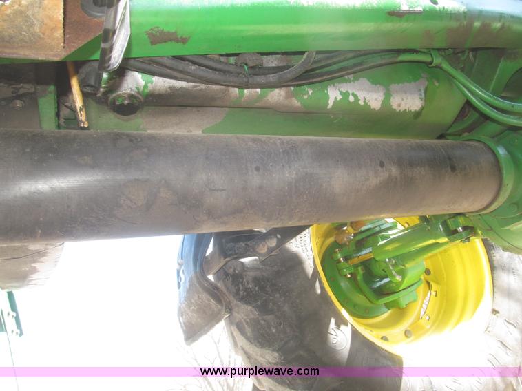 image for item F7337 1998 John Deere 7810 MFWD tractor