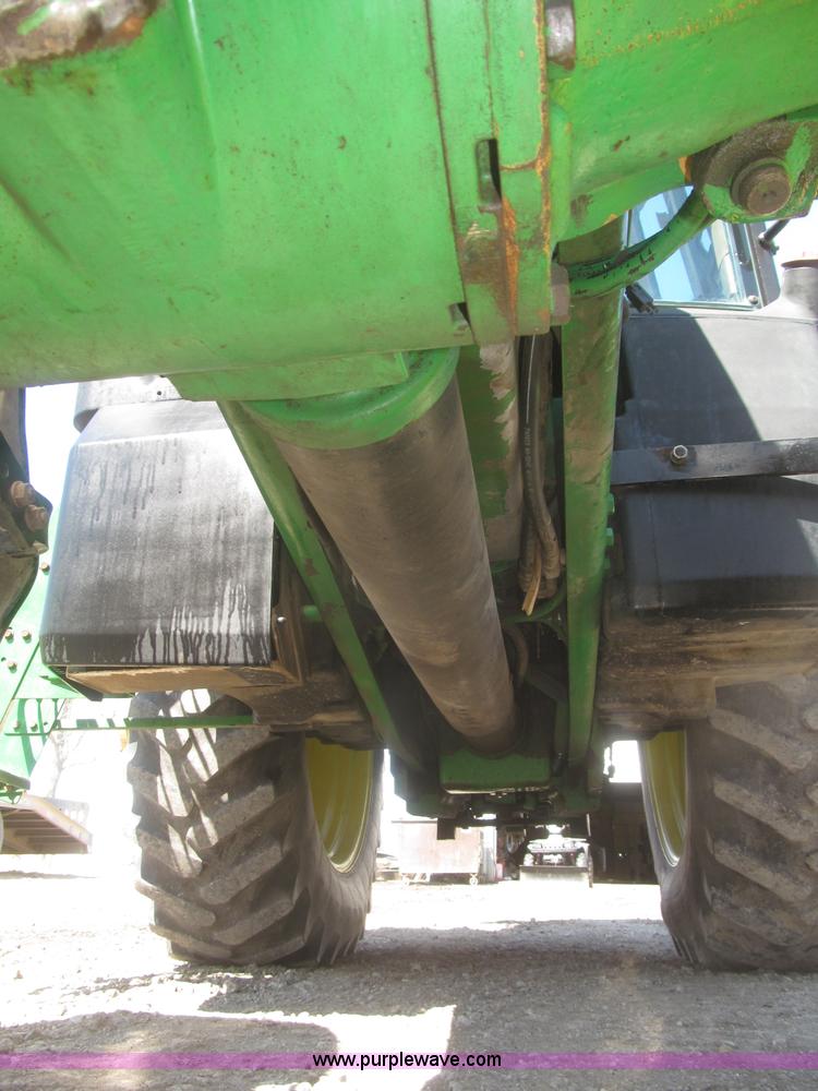 image for item F7337 1998 John Deere 7810 MFWD tractor