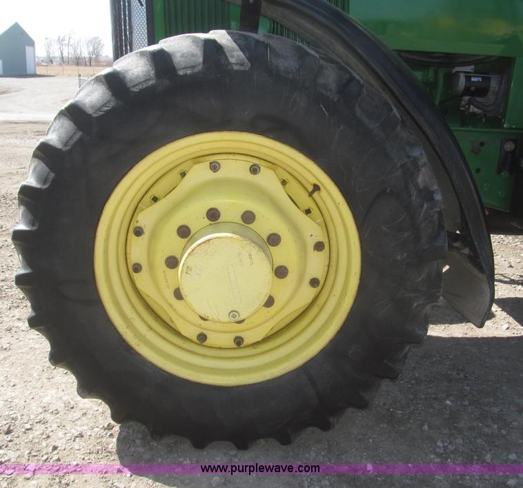 image for item F7337 1998 John Deere 7810 MFWD tractor