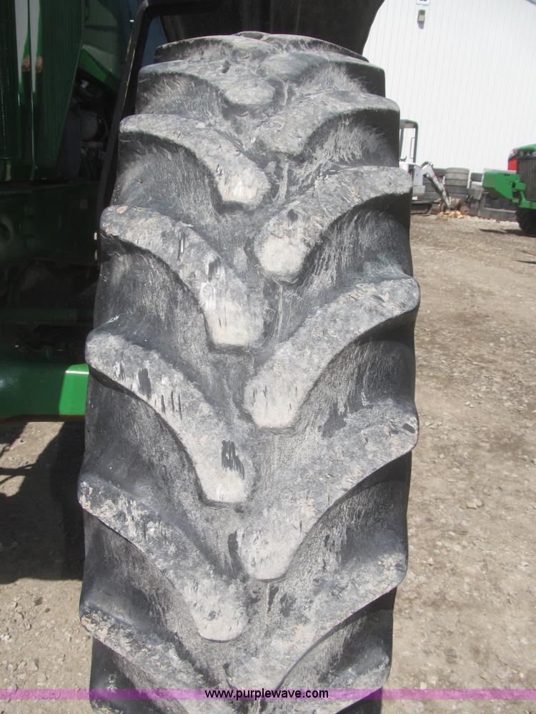 image for item F7337 1998 John Deere 7810 MFWD tractor