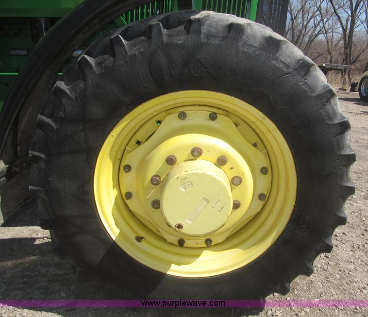 image for item F7337 1998 John Deere 7810 MFWD tractor