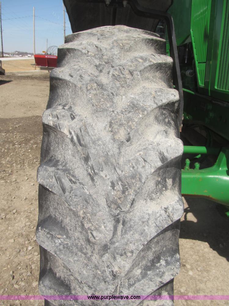 image for item F7337 1998 John Deere 7810 MFWD tractor