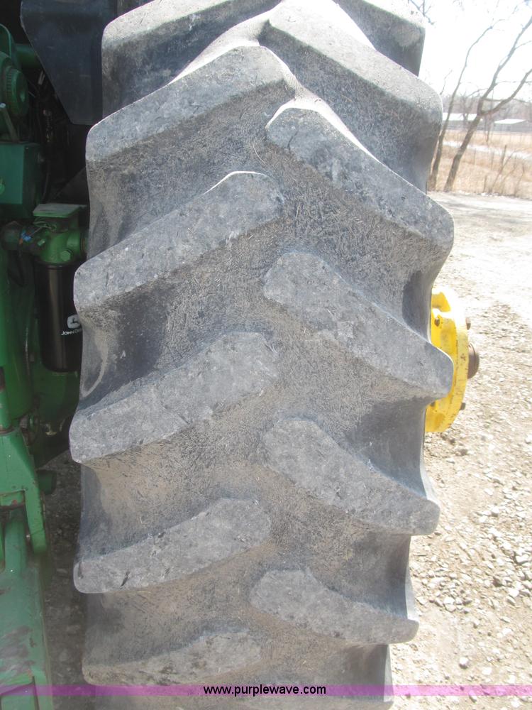 image for item F7337 1998 John Deere 7810 MFWD tractor