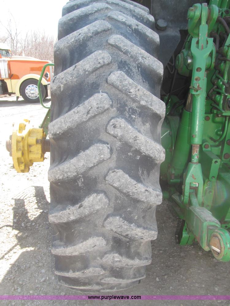 image for item F7337 1998 John Deere 7810 MFWD tractor