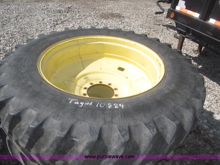 image for item F7337 1998 John Deere 7810 MFWD tractor