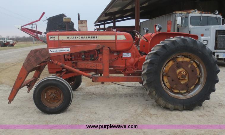 image for item F8214 1964 Allis Chalmers D19 tractor