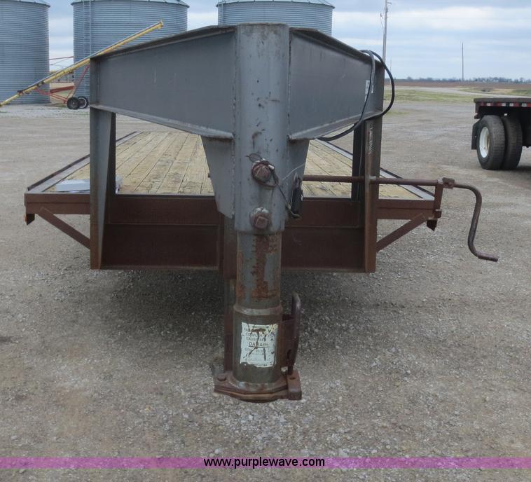 image for item F8222 1994 W-W triple axle gooseneck trailer