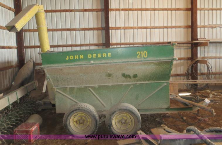 image for item F8223 John Deere 210 grain cart