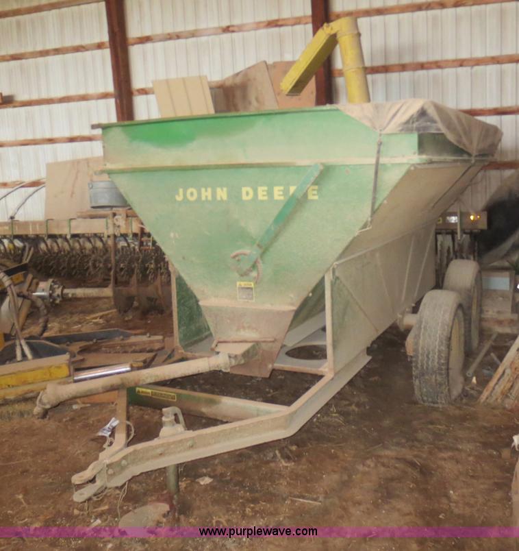 image for item F8223 John Deere 210 grain cart