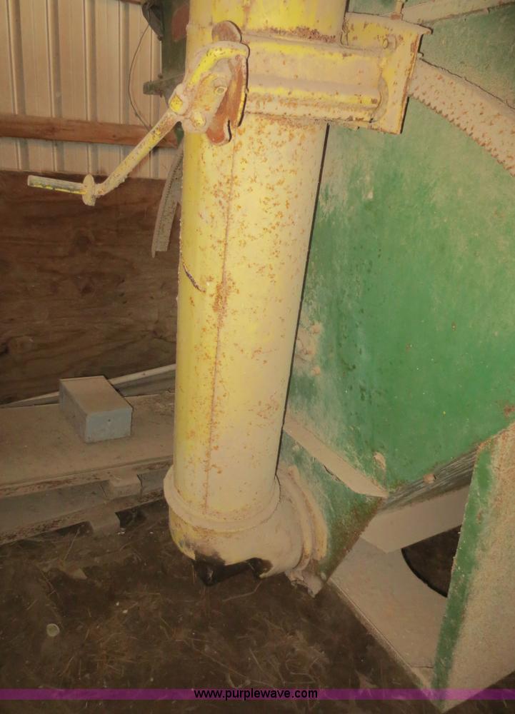 image for item F8223 John Deere 210 grain cart