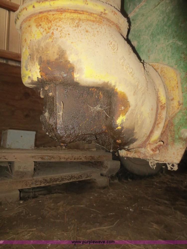 image for item F8223 John Deere 210 grain cart