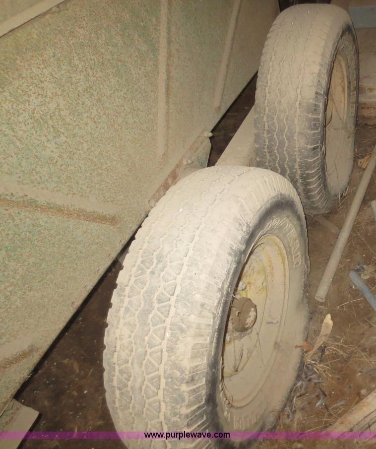 image for item F8223 John Deere 210 grain cart