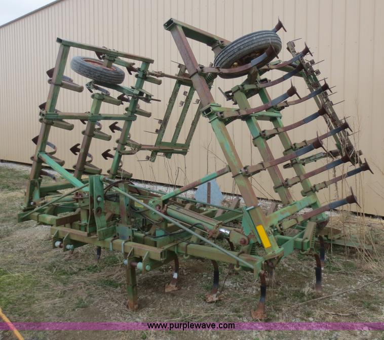 image for item F8224 John Deere 960 field cultivator