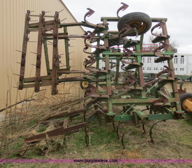 image for item F8224 John Deere 960 field cultivator
