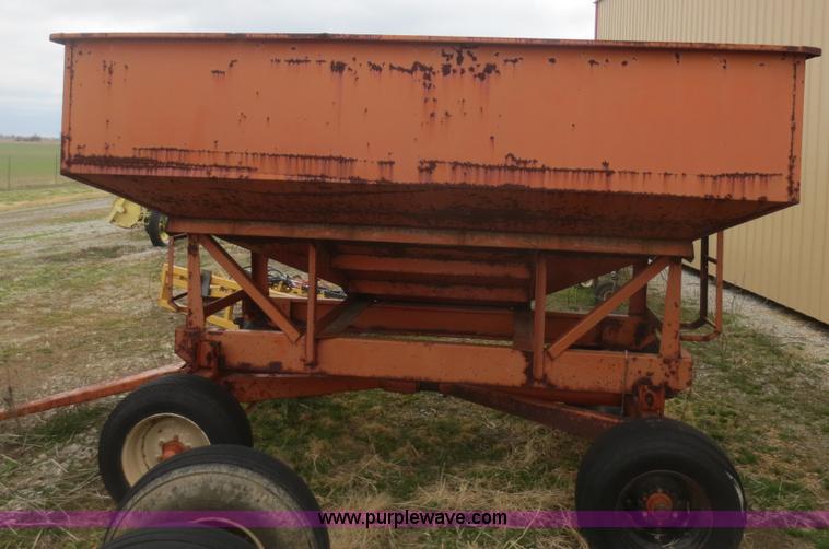 Bradford 10 ton gravity feed wagon in Galena, KS Item F8225 sold
