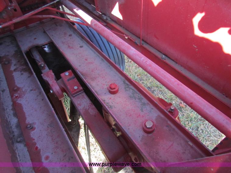 image for item G4399 2007 New Holland 575 small square baler