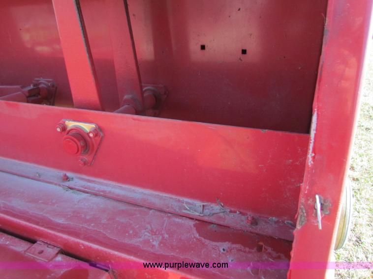 image for item G4399 2007 New Holland 575 small square baler