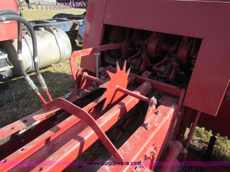 image for item G4399 2007 New Holland 575 small square baler