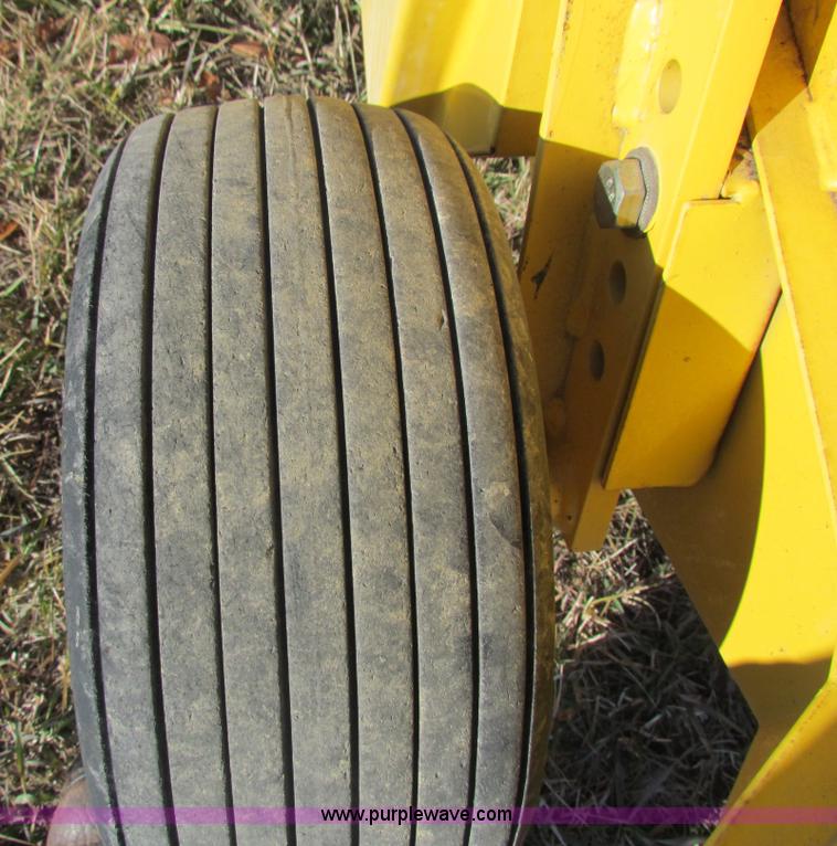 image for item G4399 2007 New Holland 575 small square baler