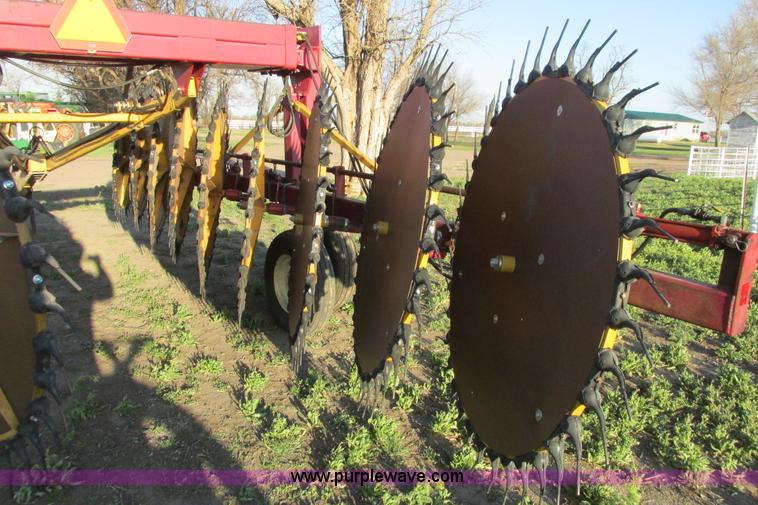 image for item G8367 Darf 917 folding wheel rake