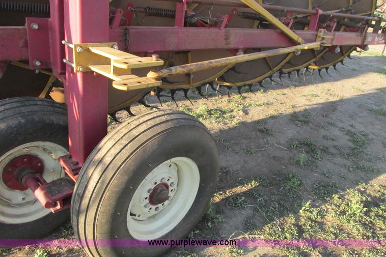 image for item G8367 Darf 917 folding wheel rake