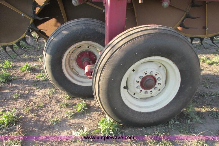 image for item G8367 Darf 917 folding wheel rake