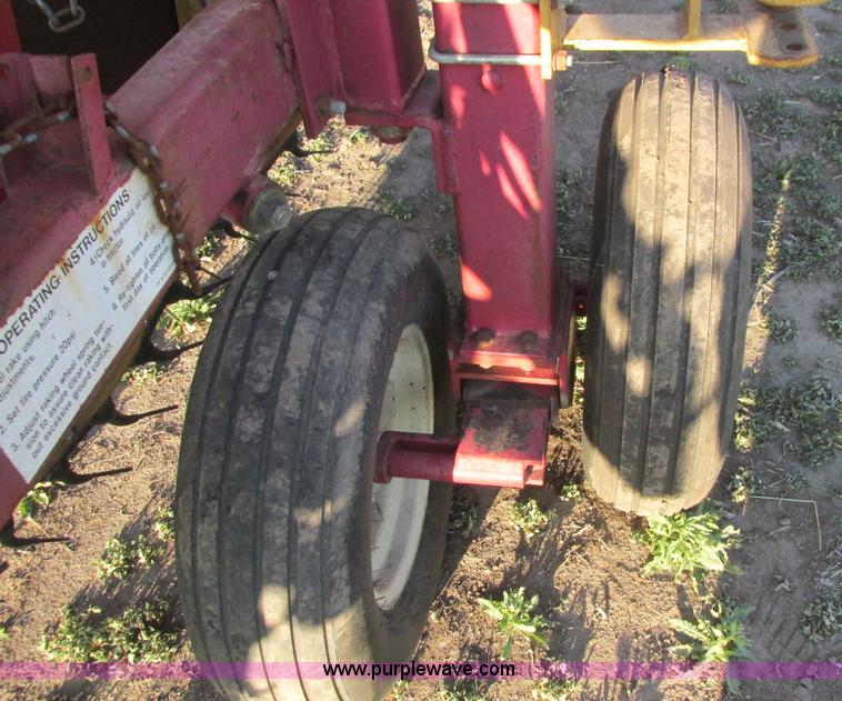 image for item G8367 Darf 917 folding wheel rake