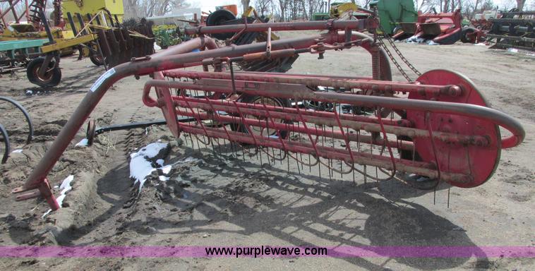 Massey-Ferguson 37 hay rake in Kinsley, KS | Item G8399 sold | Purple Wave