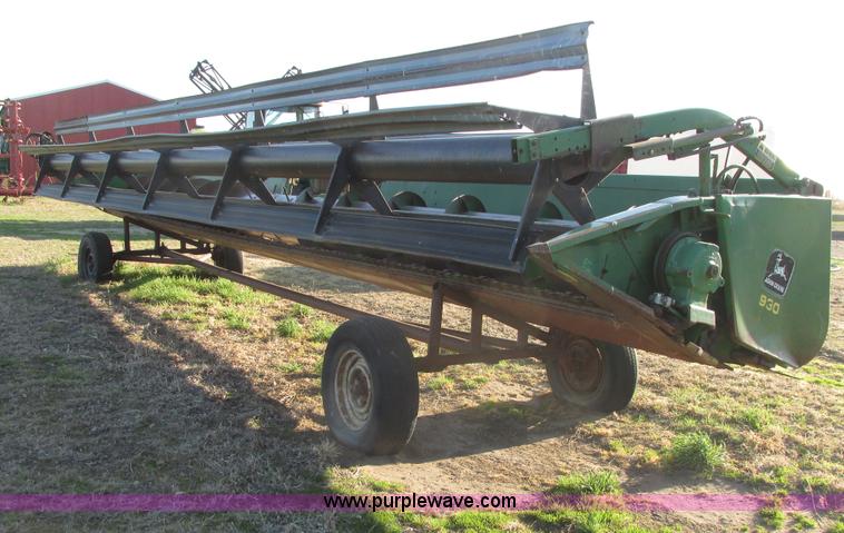 image for item G8443 1990 John Deere 930 platform header
