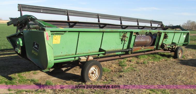 image for item G8443 1990 John Deere 930 platform header