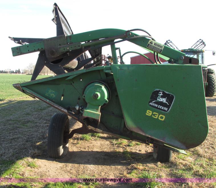 image for item G8443 1990 John Deere 930 platform header