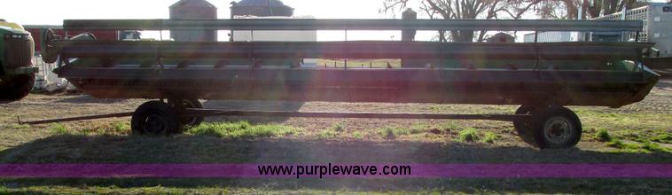 image for item G8443 1990 John Deere 930 platform header