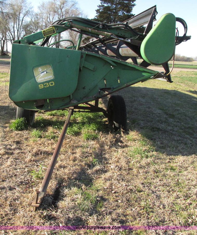 image for item G8443 1990 John Deere 930 platform header