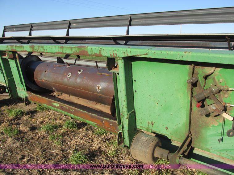 image for item G8443 1990 John Deere 930 platform header