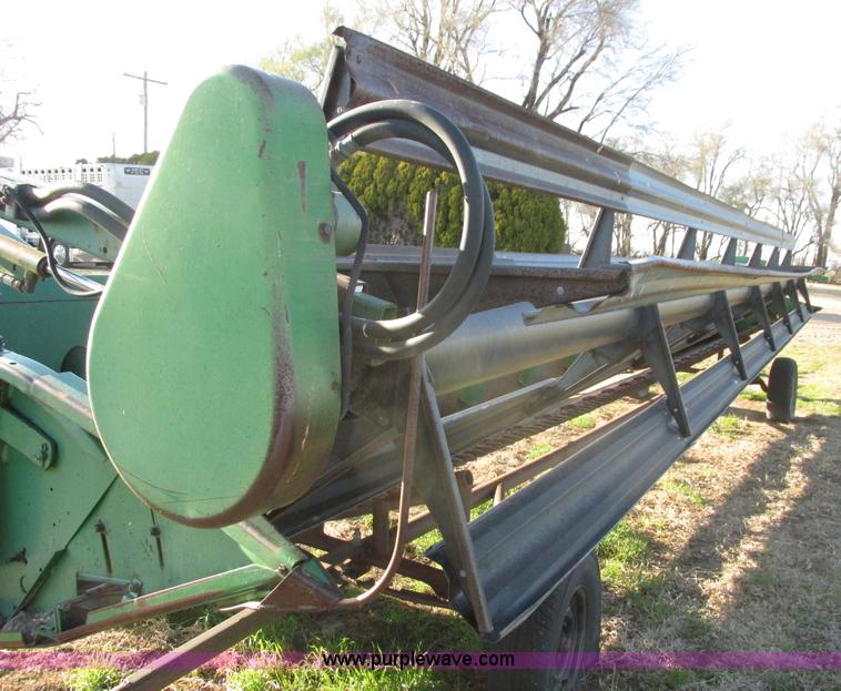 image for item G8443 1990 John Deere 930 platform header