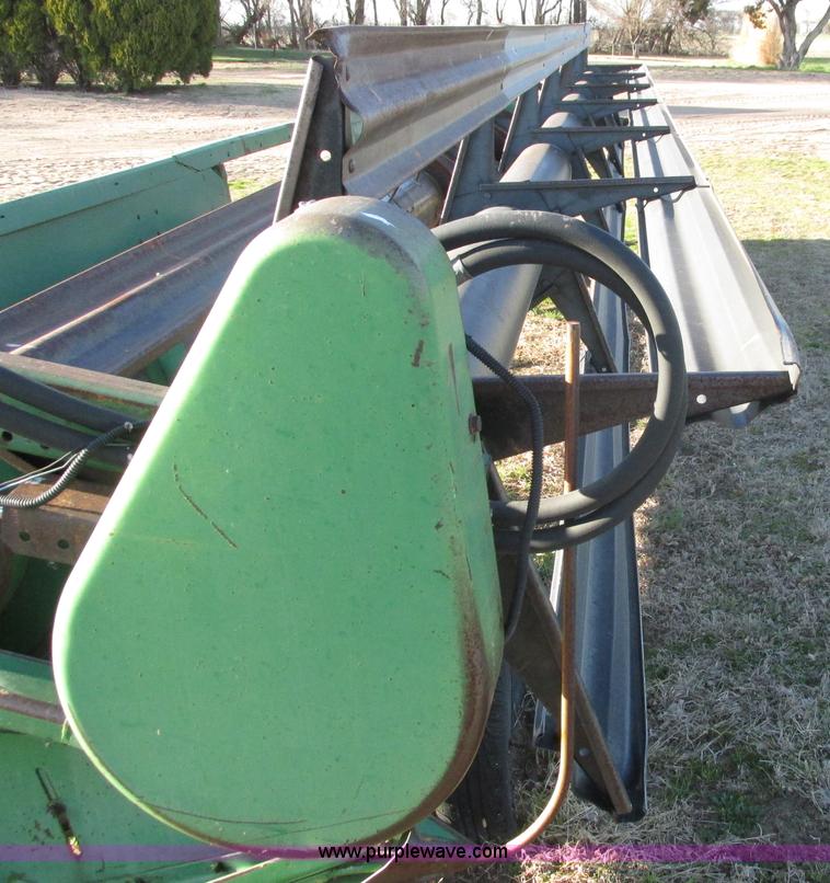 image for item G8443 1990 John Deere 930 platform header