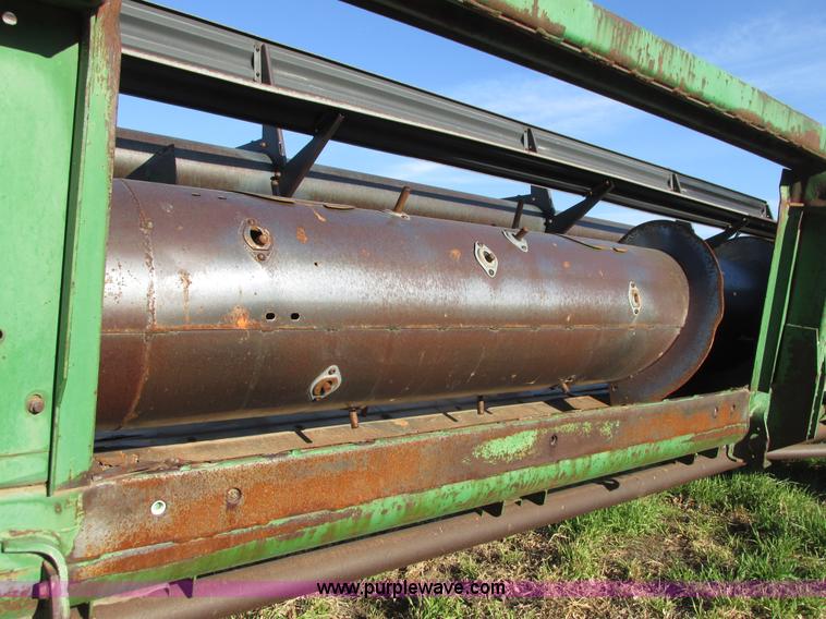 image for item G8443 1990 John Deere 930 platform header