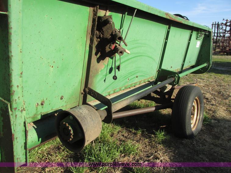 image for item G8443 1990 John Deere 930 platform header