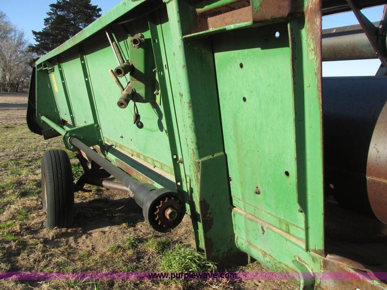 image for item G8443 1990 John Deere 930 platform header