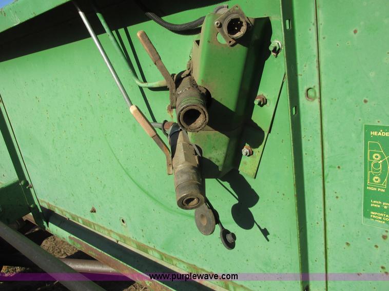 image for item G8443 1990 John Deere 930 platform header