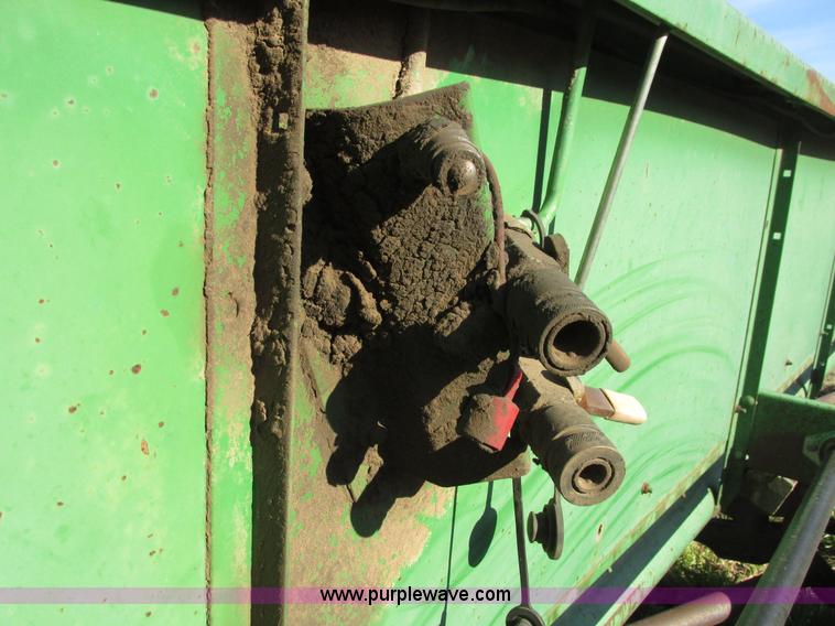 image for item G8443 1990 John Deere 930 platform header