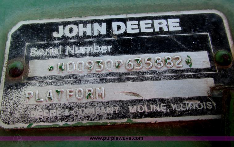 image for item G8443 1990 John Deere 930 platform header