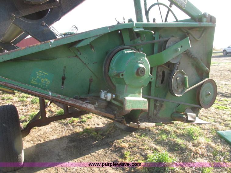 image for item G8443 1990 John Deere 930 platform header