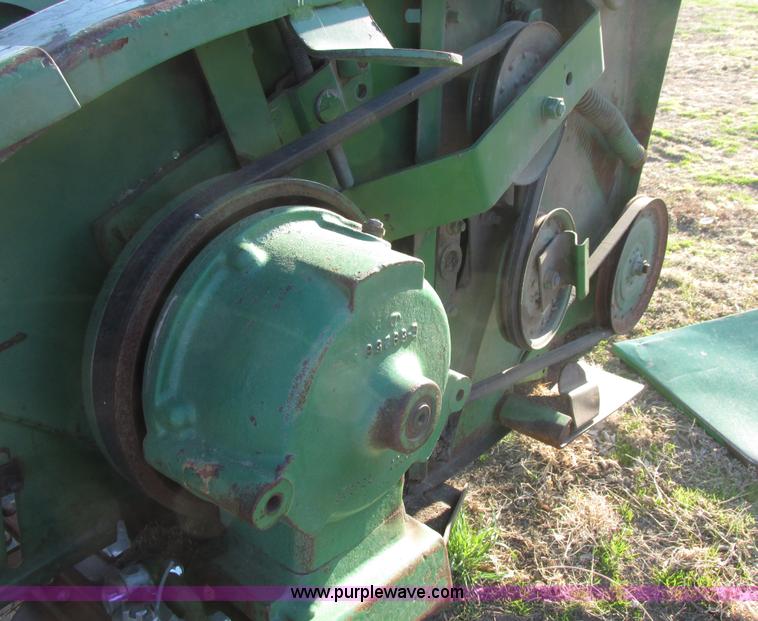 image for item G8443 1990 John Deere 930 platform header