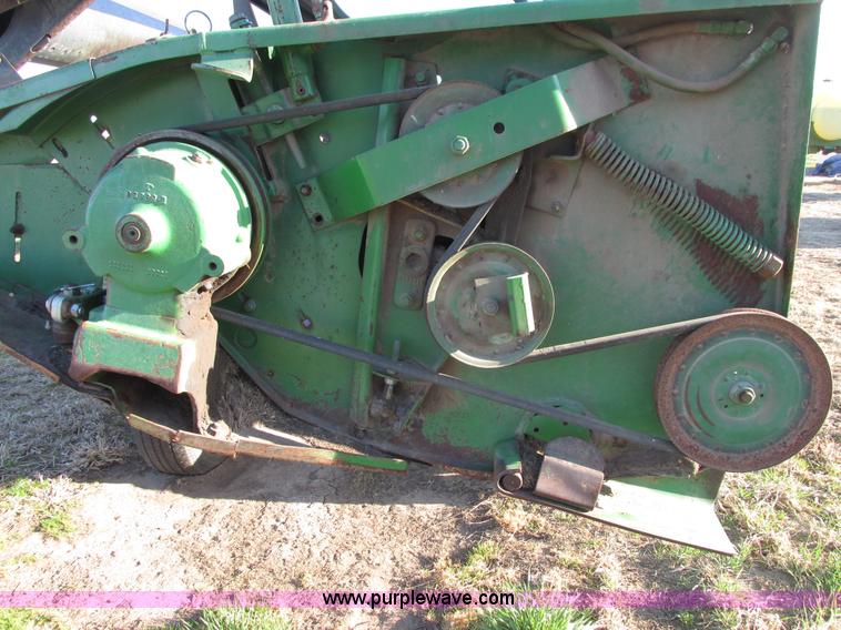 image for item G8443 1990 John Deere 930 platform header