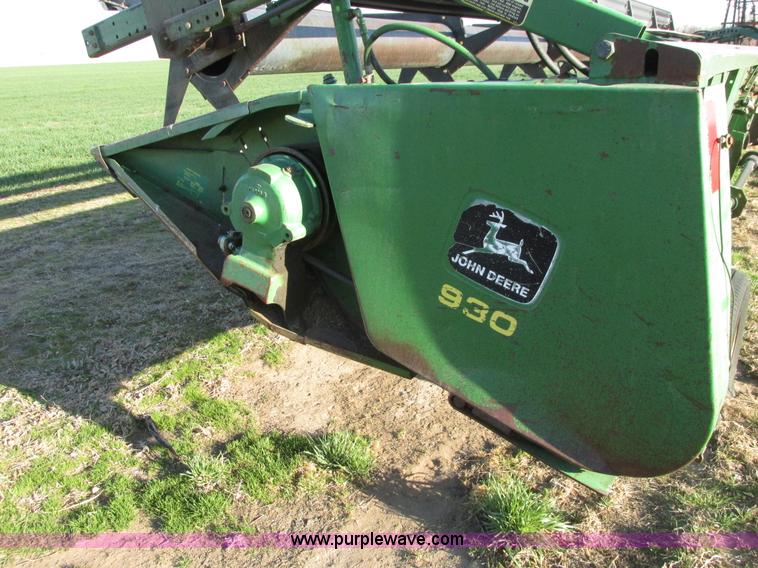 image for item G8443 1990 John Deere 930 platform header